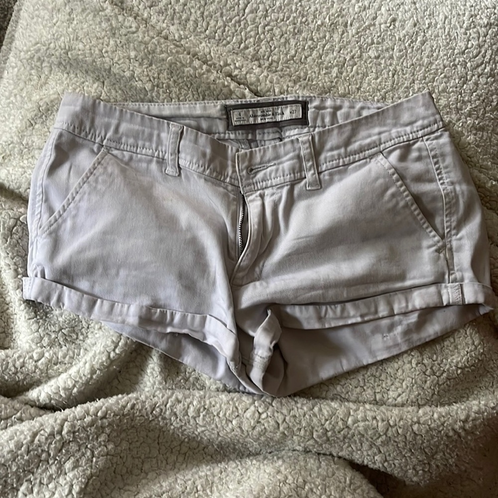 Abercrombie and fitch white cargo shorts